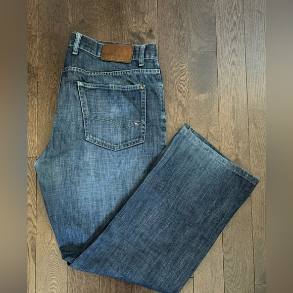 Tommy Hilfiger Men's Blue Denim Jeans, Size 36, Classic Straight Fit, Pre-Owned - Picture 4 of 9